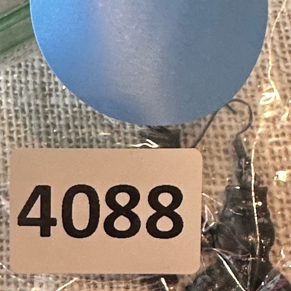 Crystal Rhinestone Glass Earrings Dangle Drop Prong Set Gunmetal Rivoli 4088 B - Picture 7 of 8